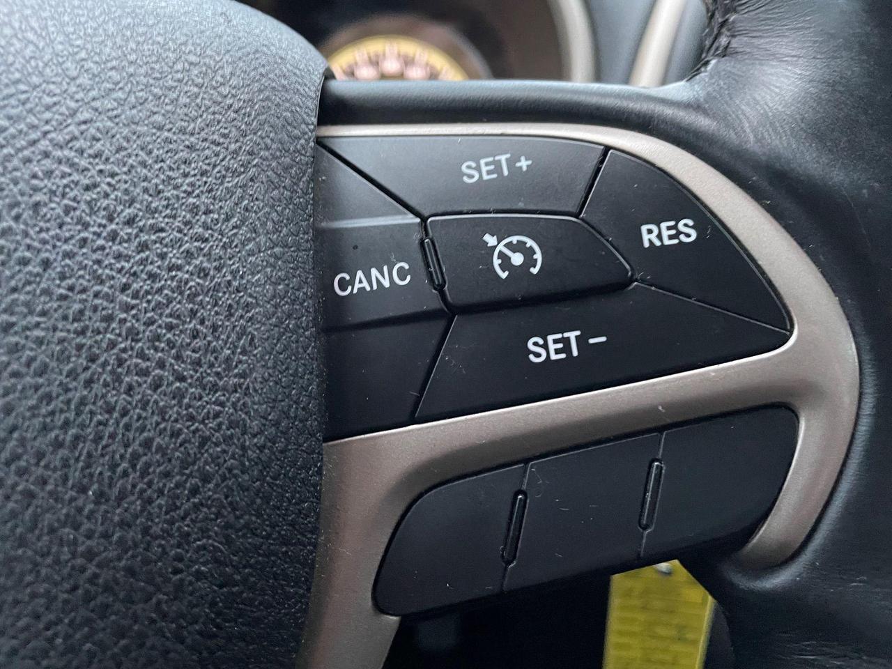 2015 Jeep Cherokee North *4WD, HEATED SEATS & STEERING, BACKUP CAM* Photo