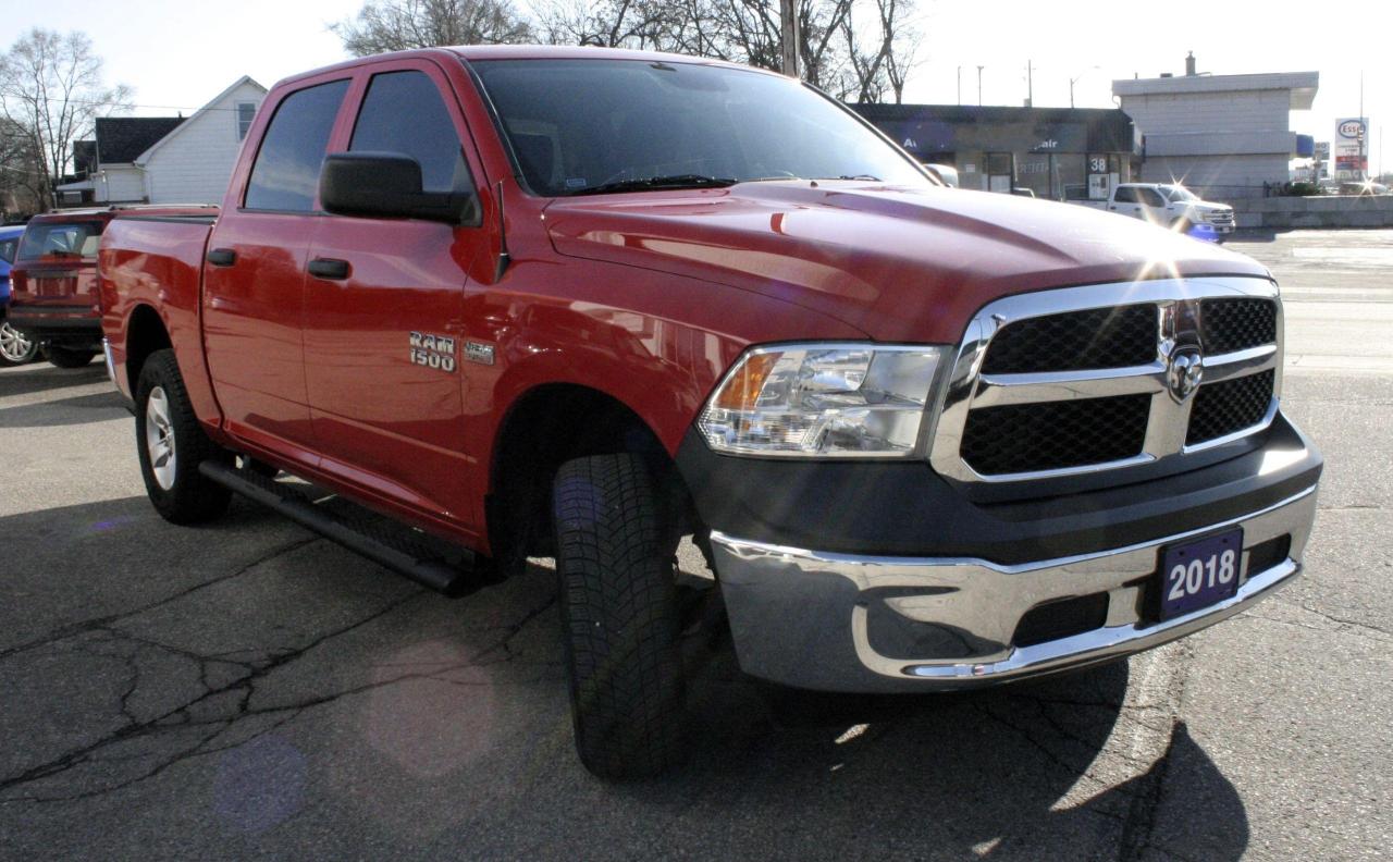 2018 RAM 1500 ST 4x4 Crew Cab 5'7" Box/ 1 OWNER/ PRICED TO SALE - Photo #7