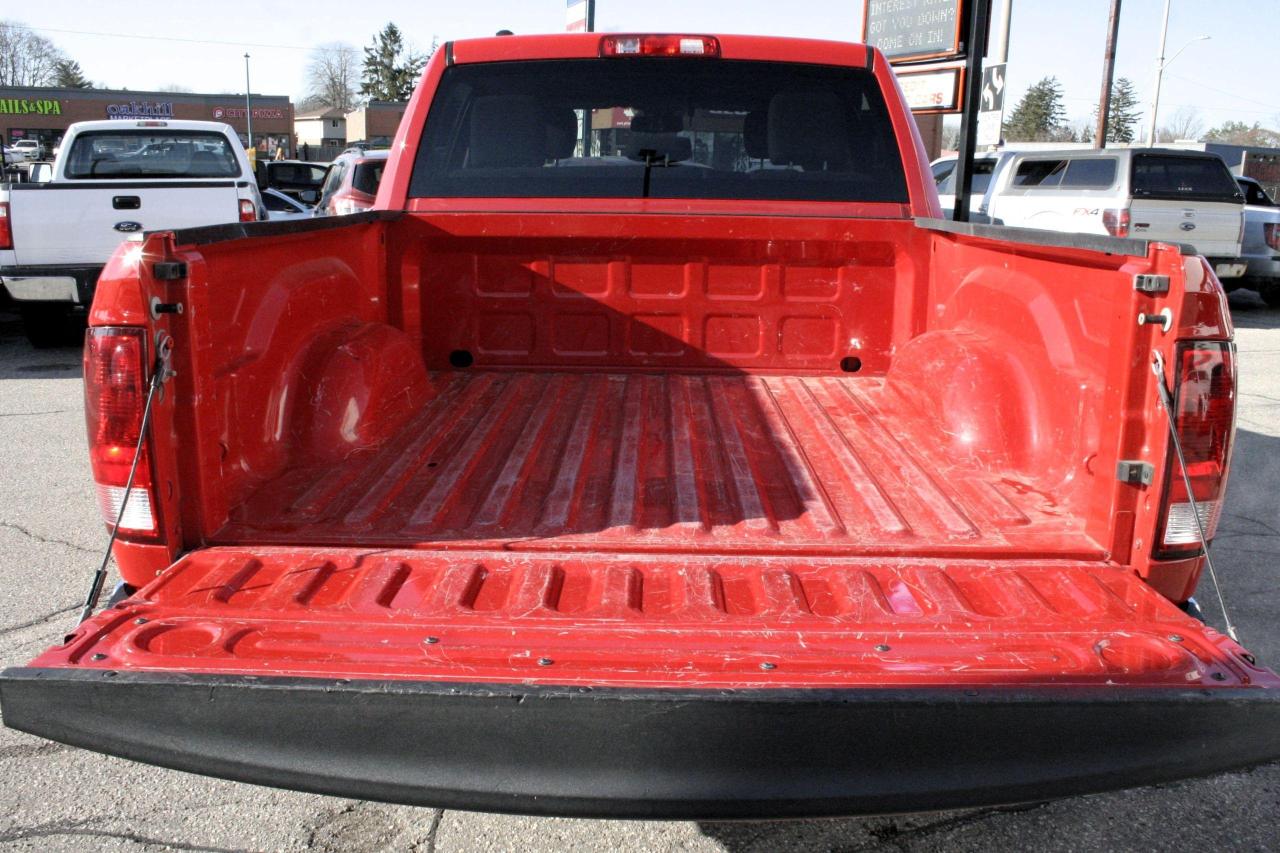 2018 RAM 1500 ST 4x4 Crew Cab 5'7" Box/ 1 OWNER/ PRICED TO SALE - Photo #16