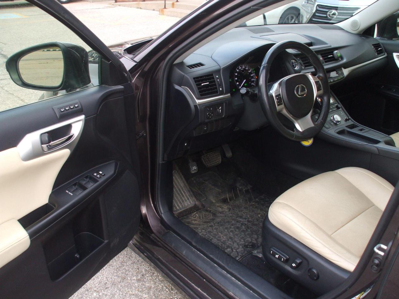 2012 Lexus CT 200h Hybrid,Certified,Backup Camera,Leather,Sunroof,Fog - Photo #13