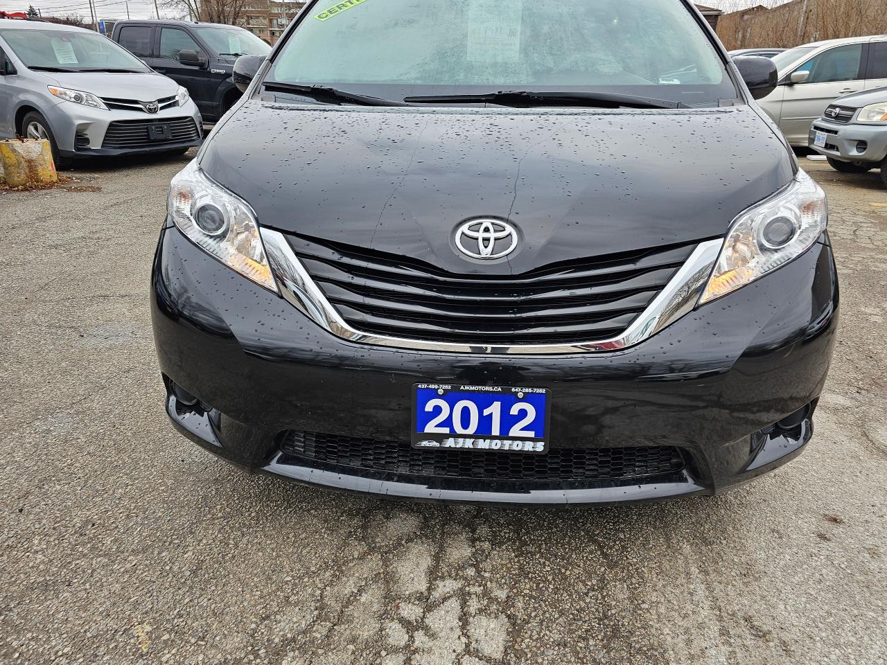Used 2012 Toyota Sienna LE for sale in Mississauga, ON