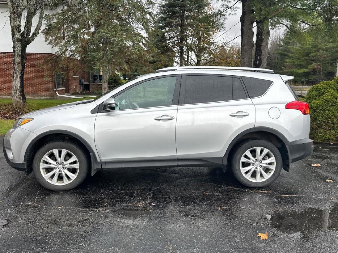 Used 2013 Toyota RAV4 Limited AWD - LEATHER! BACK-UP CAM! HTD SEATS! SUNROOF! for sale in Kitchener, ON