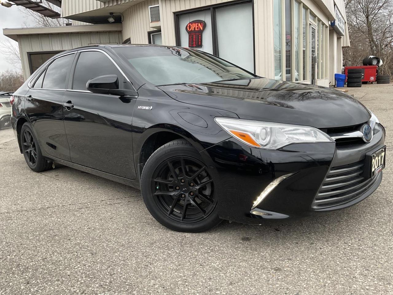 Used 2017 Toyota Camry HYBRID XLE -LEATHER! NAV! BACK-UP CAM! BSM! SUNROOF! for sale in Kitchener, ON