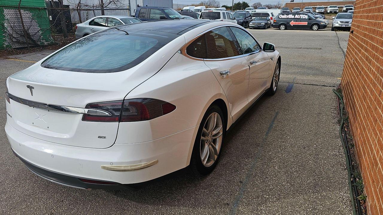 2014 Tesla Model S 85 Photo