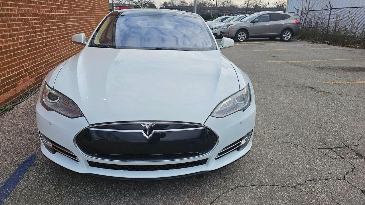 2014 Tesla Model S 85 Photo3