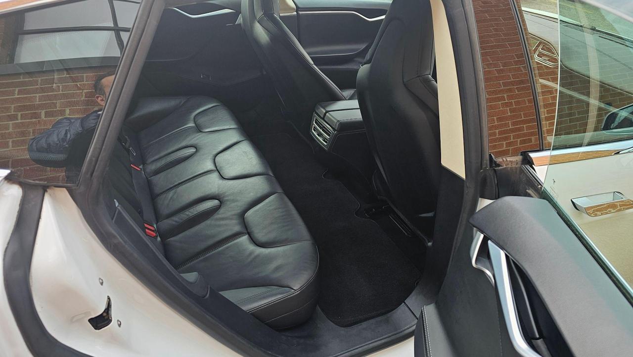 2014 Tesla Model S 85 Photo