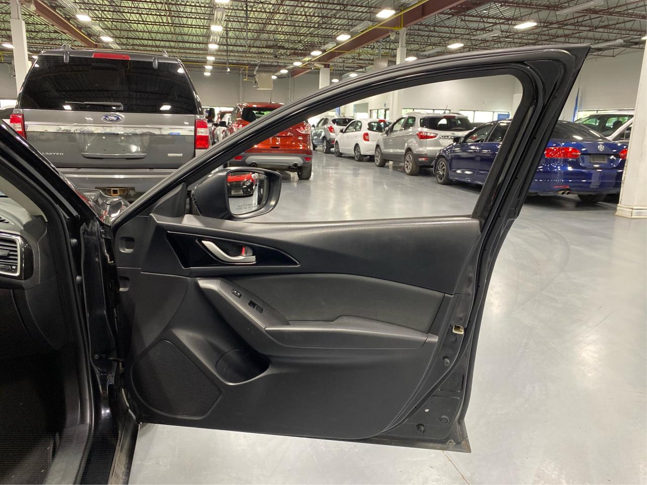 2016 Mazda MAZDA3 GX Photo