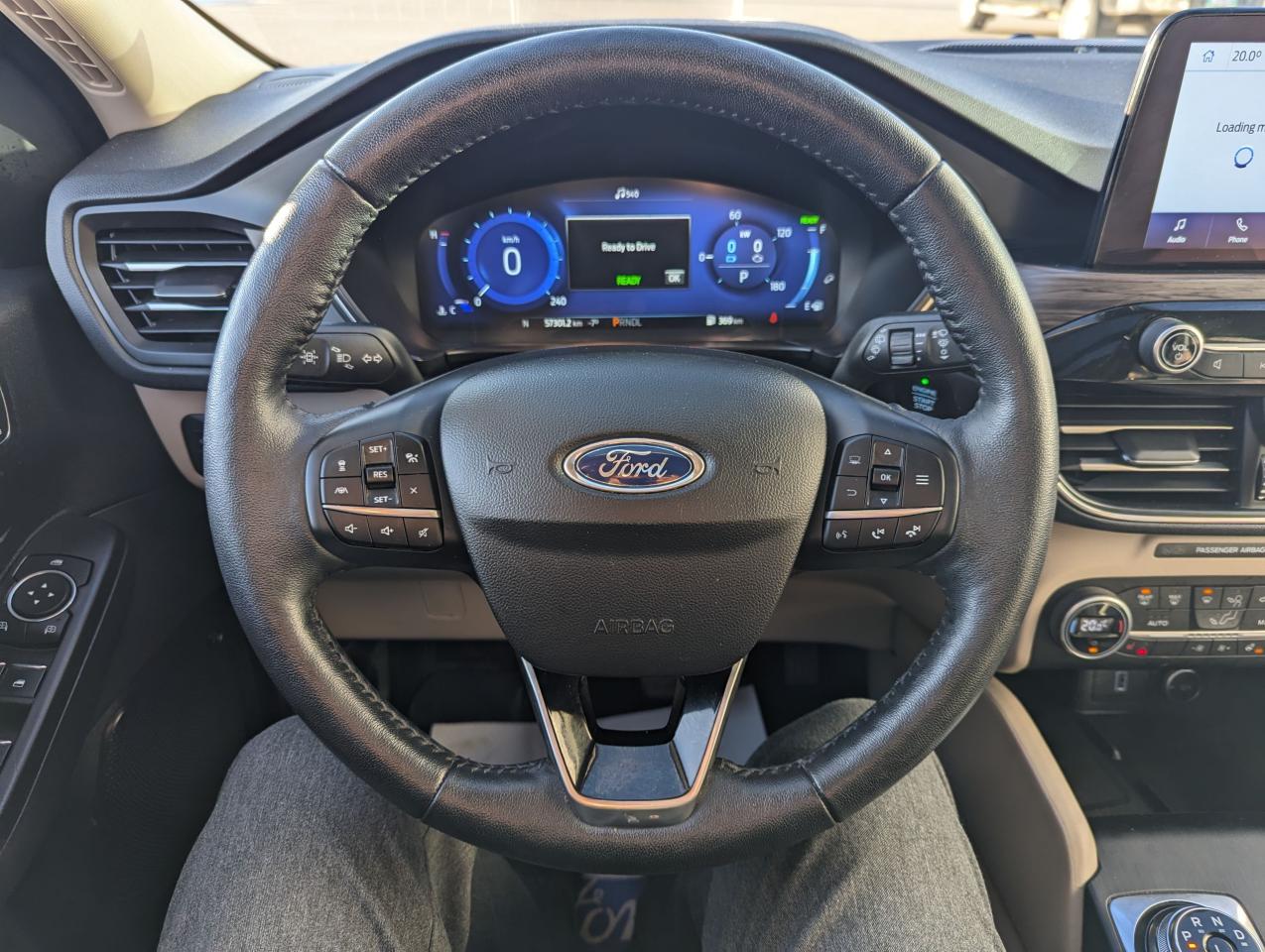 2020 Ford Escape Titanium Hybrid Photo5