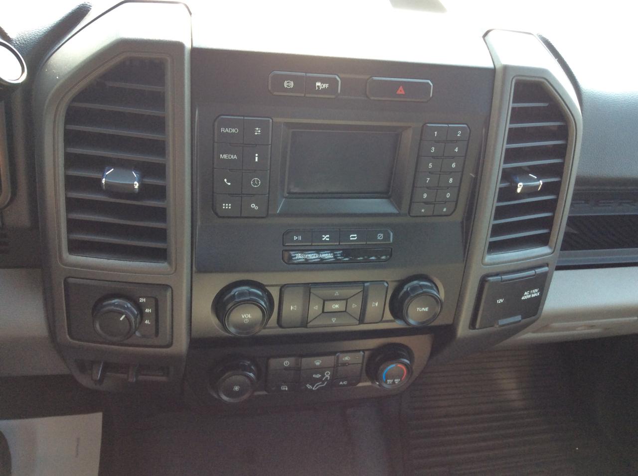 2022 Ford F-350 XL Photo4