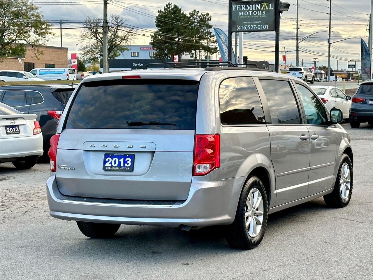 2013 Dodge Grand Caravan SXT Photo3