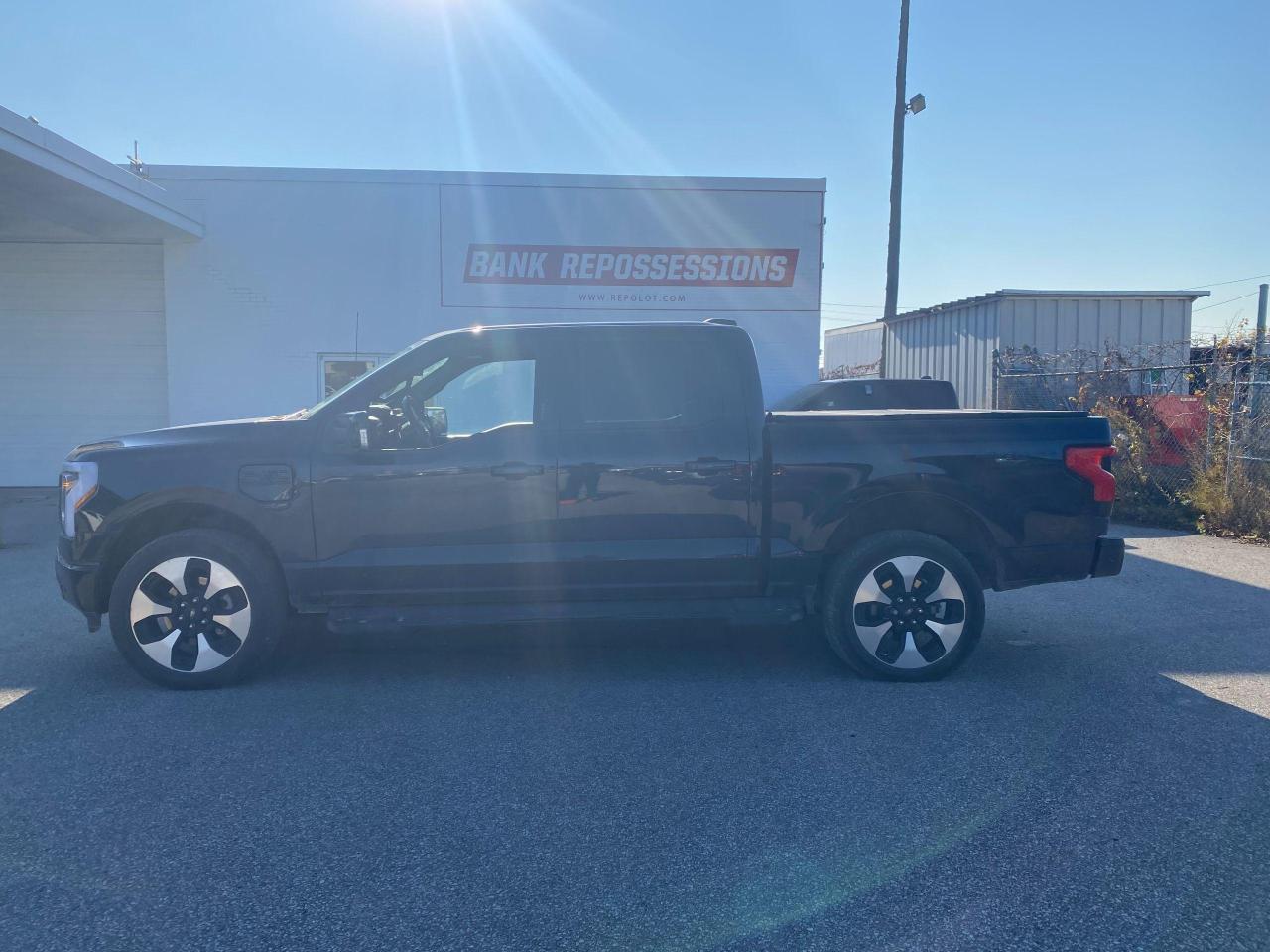 2023 Ford F-150 Lightning Platinum 4WD SuperCrew 5.5' Box