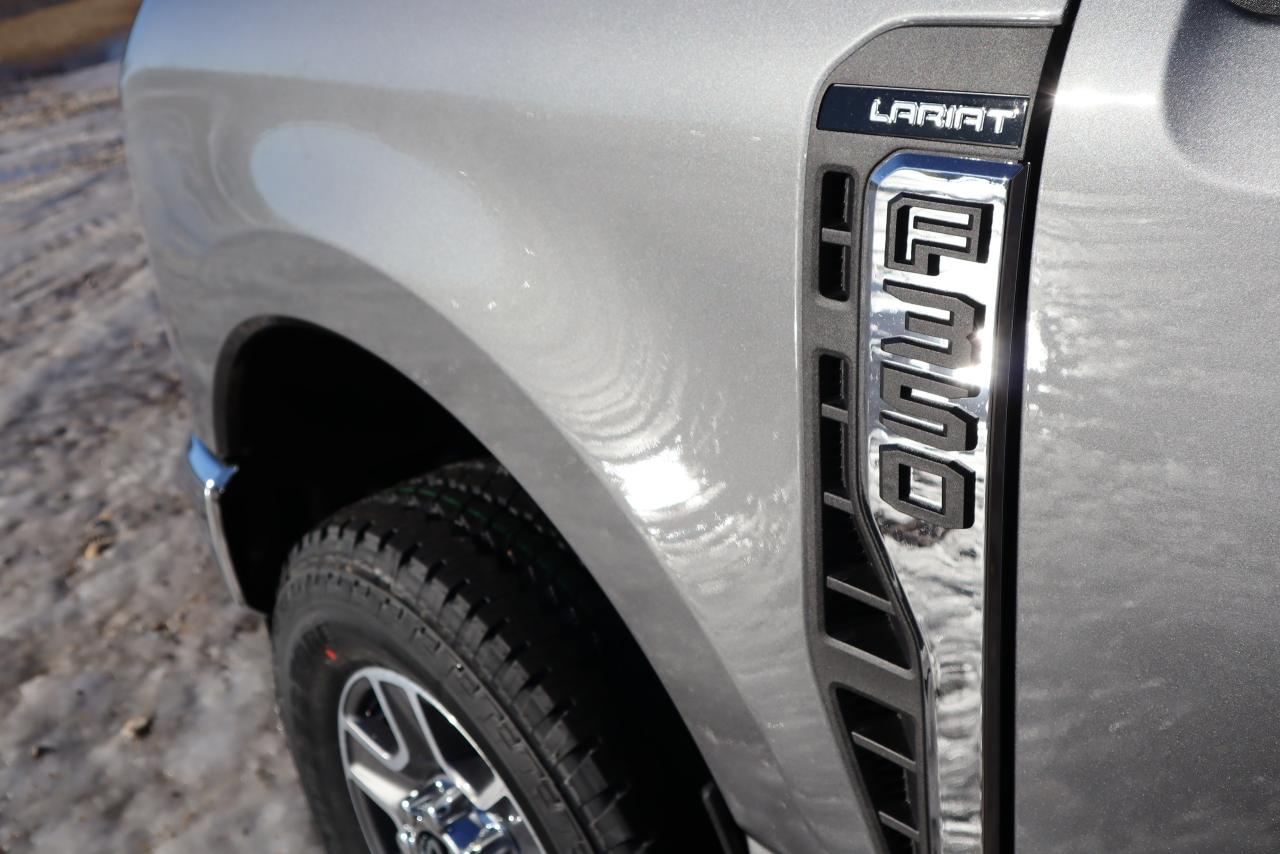 2024 Ford F-350 Super Duty SRW Lariat Photo5