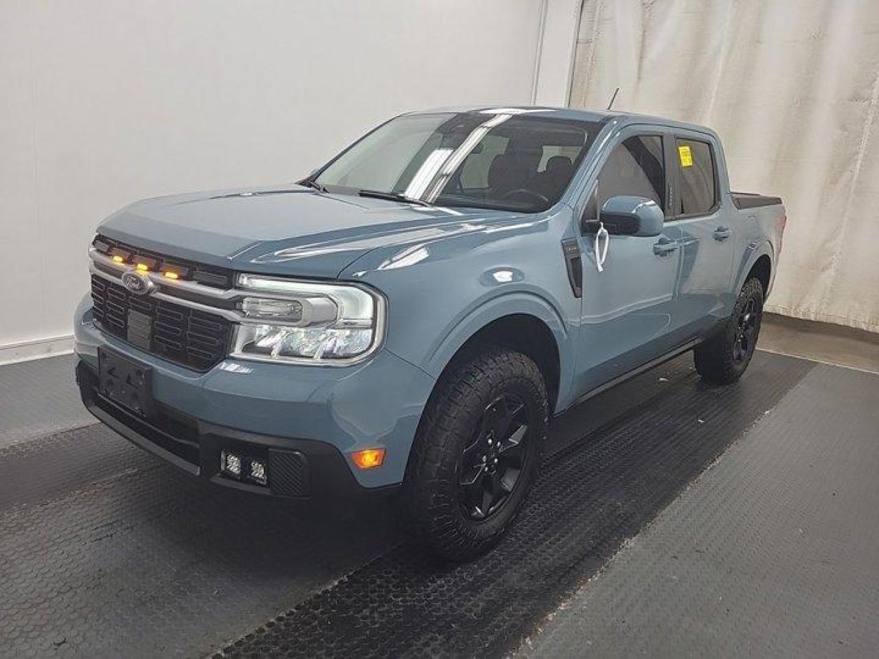 Used 2022 Ford MAVERICK LARIAT AWD, FX4, Sunroof, Leather, Heated Seats, Power Seat, 2k Tow Pkg, Alloy Wheels, and more! for sale in Guelph, ON