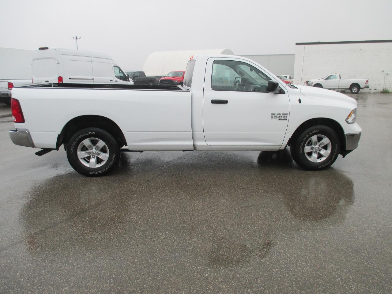 2022 RAM 1500 Classic SLT 4x2 Reg Cab 8' Box - Photo #4