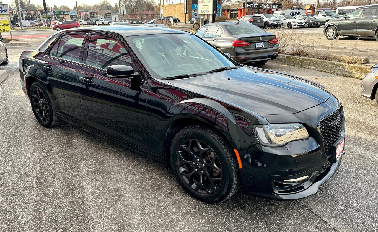 2022 Chrysler 300 300 Touring L AWD Photo3
