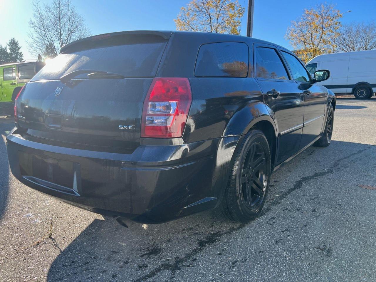 2006 Dodge Magnum SXT - Photo #3