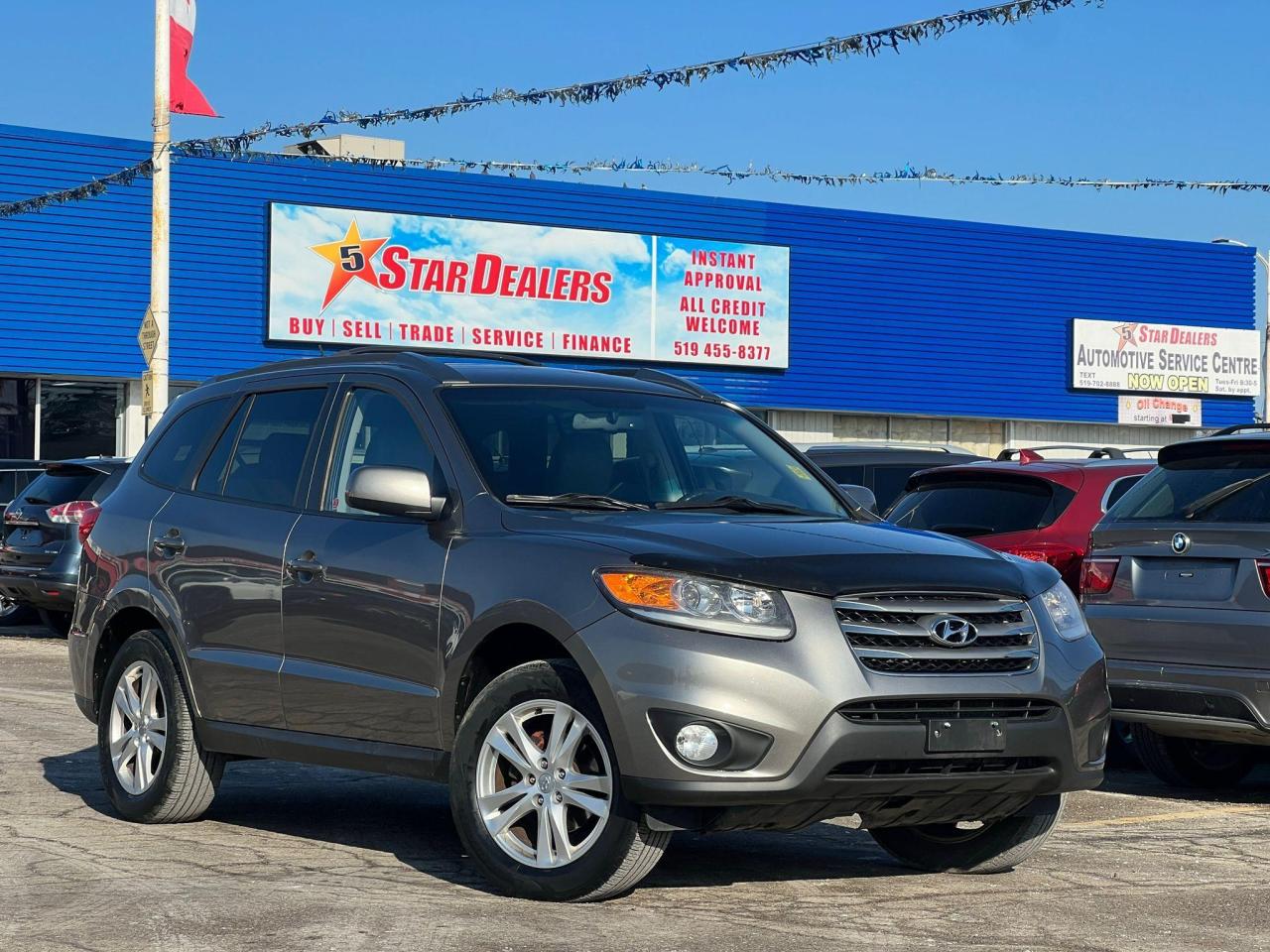 Used 2012 Hyundai Santa Fe FWD LEATHER INT! HTD SEATS!  WE FINANCE ALL CREDIT for sale in London, ON
