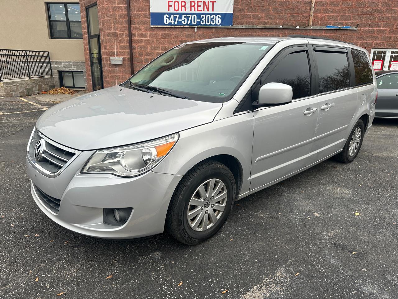 Used 2011 Volkswagen Routan Highline 3.6L/SUNROOF/POWER SLIDING DOORS & TRUNK for sale in Cambridge, ON