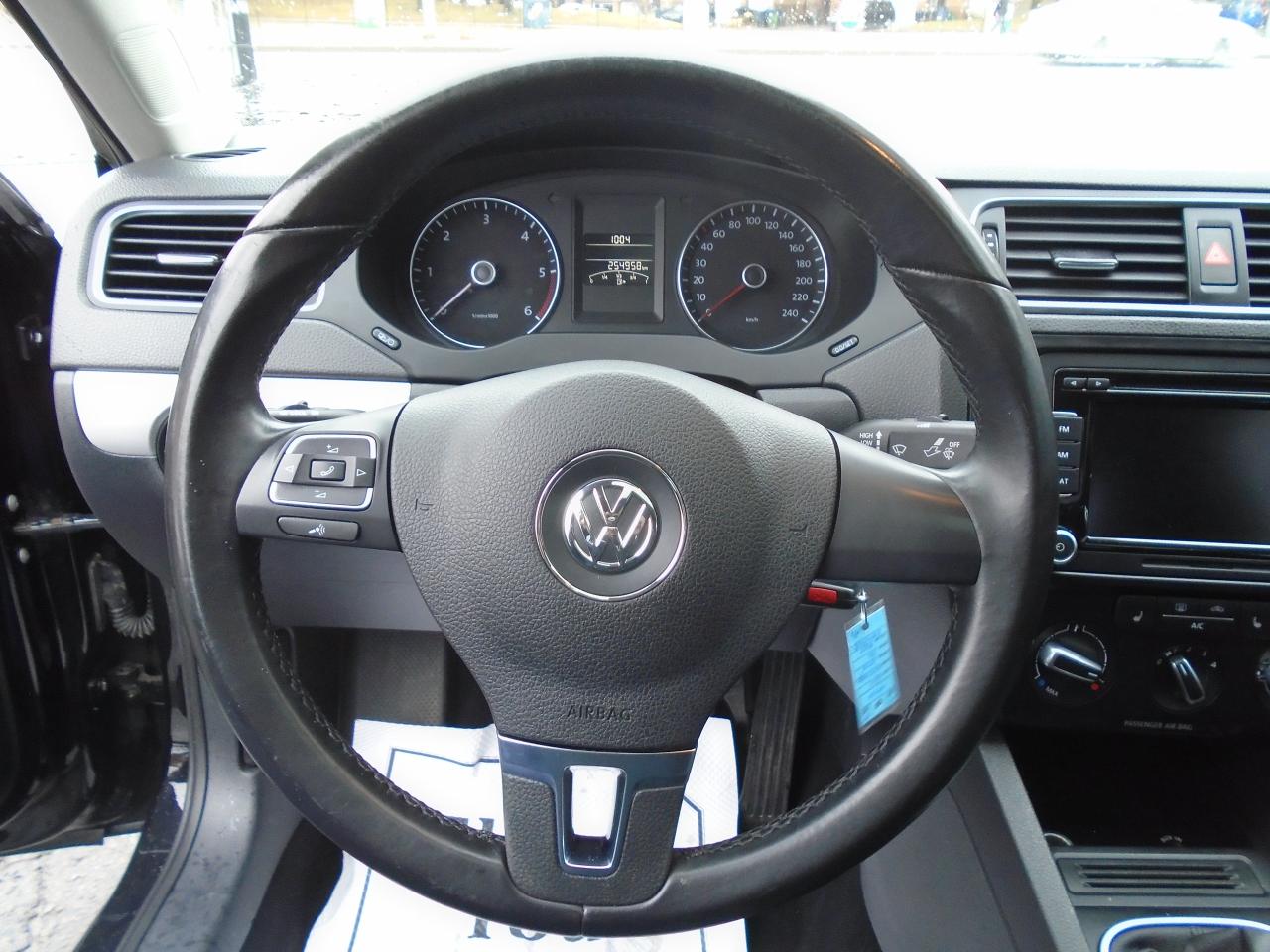 2014 Volkswagen Jetta TDI / 6SPD MANUAL / HEATED SEATS / SUNROOF / MINT - Photo #20