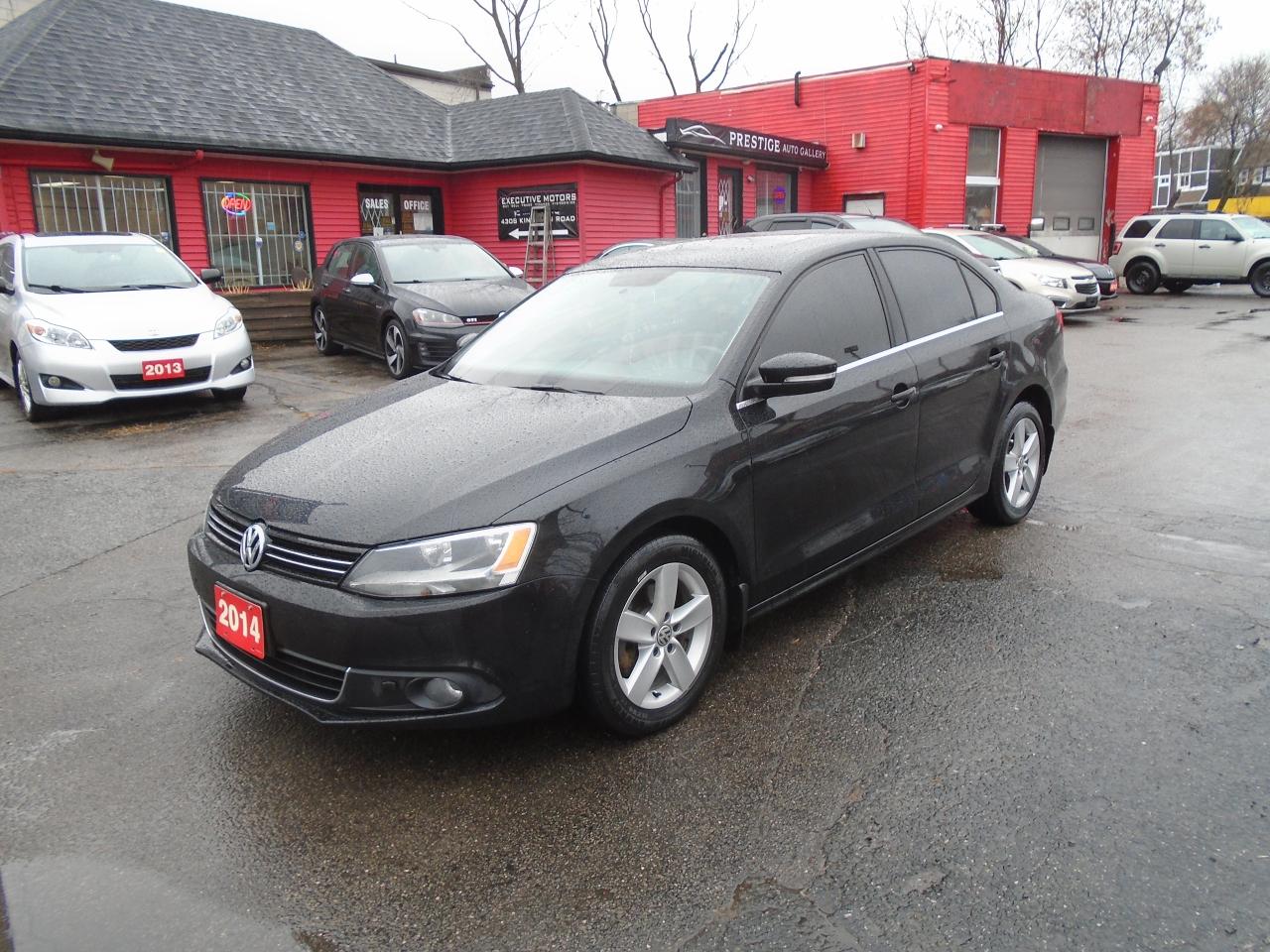 Used 2014 Volkswagen Jetta TDI / 6SPD MANUAL / HEATED SEATS / SUNROOF / MINT for sale in Scarborough, ON