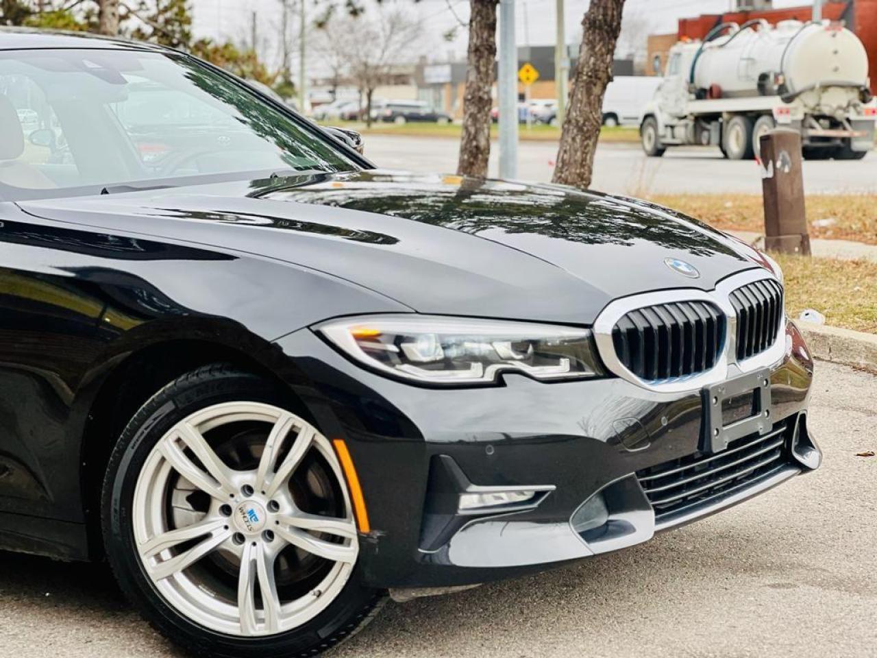 2019 BMW 3 Series 330i xDrive Photo3