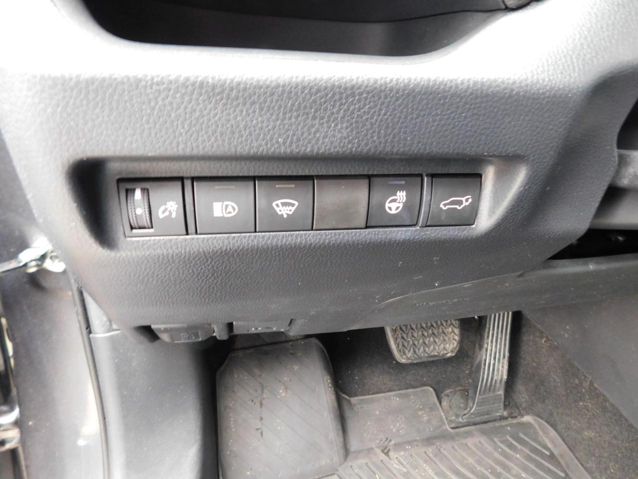 2020 Toyota RAV4 | sunroof | heated seats | backup camera - Photo #10