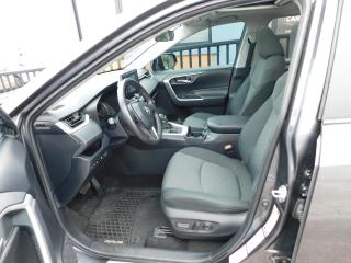 2020 Toyota RAV4 | sunroof | heated seats | backup camera - Photo #9