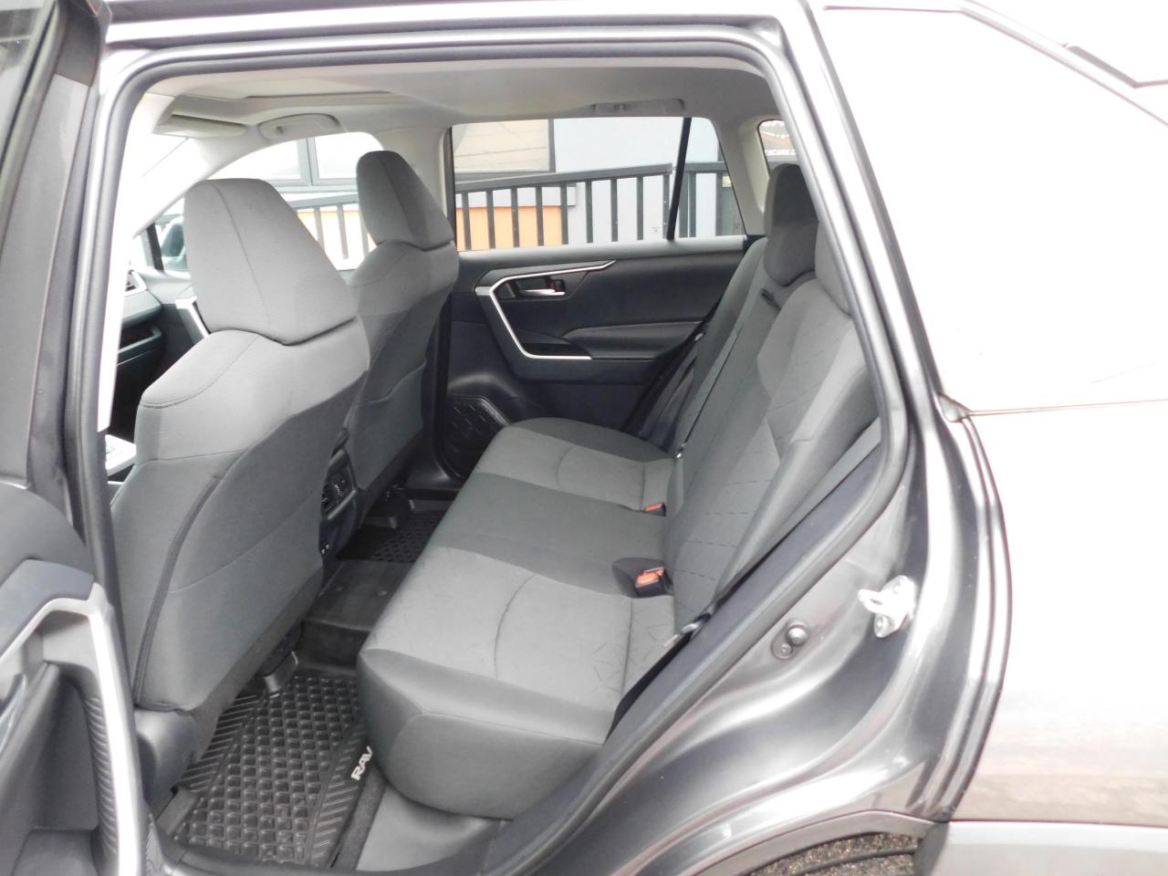 2021 Toyota RAV4 | sunroof | heated seats | backup camera - Photo #8