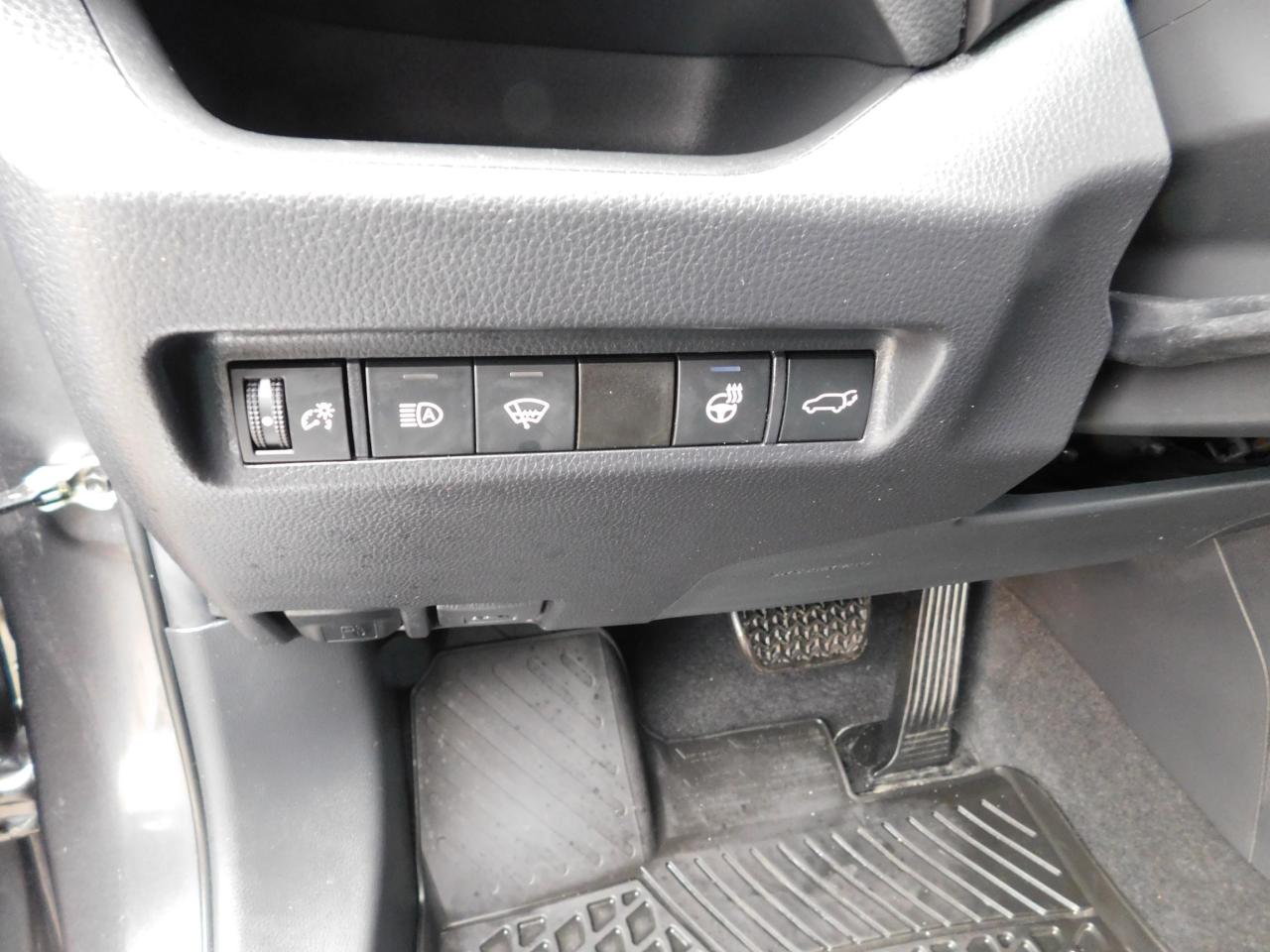 2021 Toyota RAV4 | sunroof | heated seats | backup camera - Photo #11
