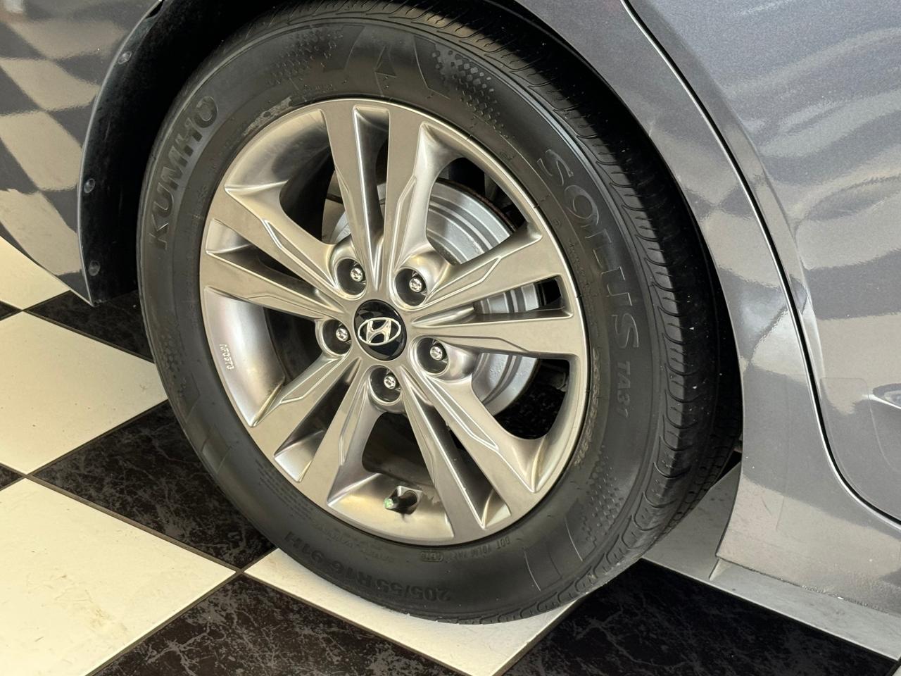 2018 Hyundai Elantra GL SE+Sunroof+ApplePlay+Camera+Tinted+CLEAN CARFAX - Photo #58
