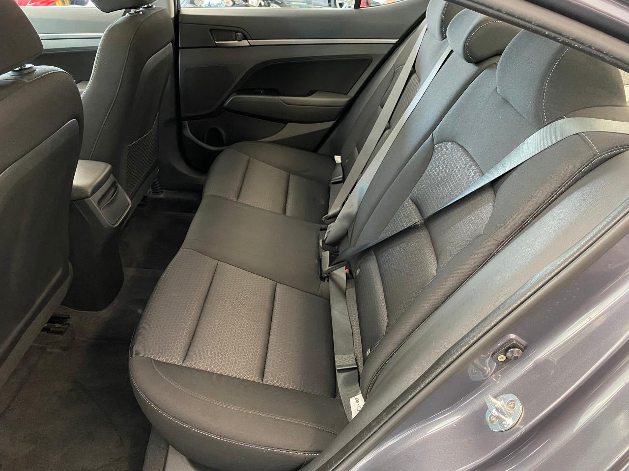 2018 Hyundai Elantra GL SE+Sunroof+ApplePlay+Camera+Tinted+CLEAN CARFAX Photo24
