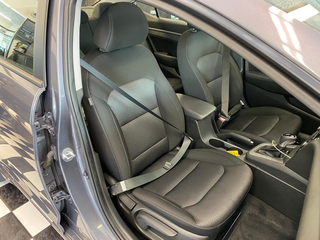 2018 Hyundai Elantra GL SE+Sunroof+ApplePlay+Camera+Tinted+CLEAN CARFAX Photo23