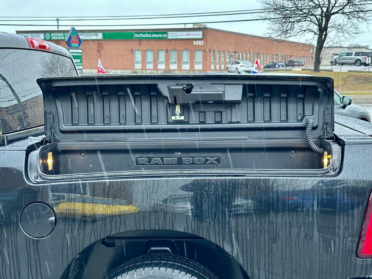 2015 RAM 1500 ST Photo4