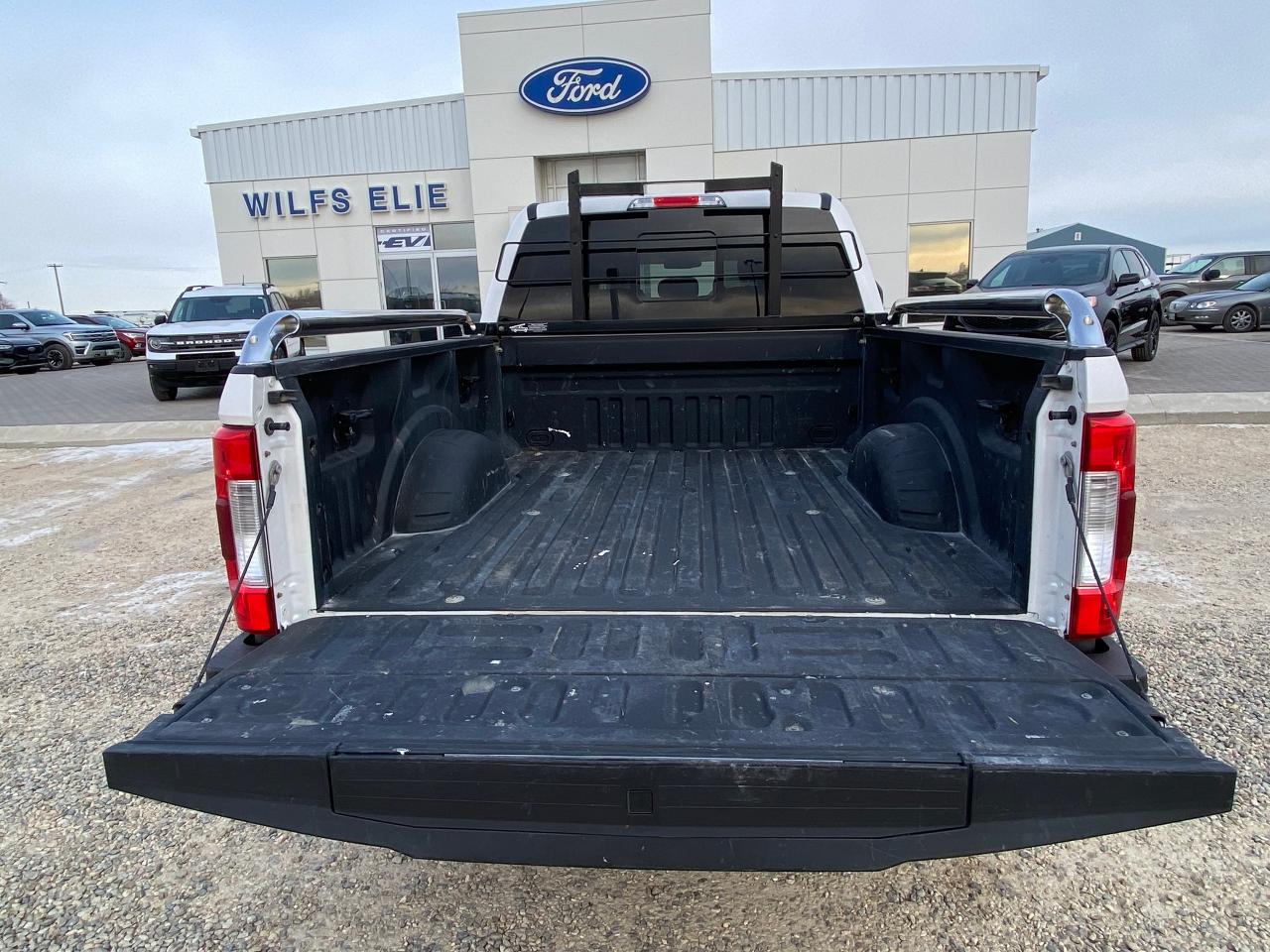 2018 Ford F-350 Lariat 4x4 Crew Cab Photo5