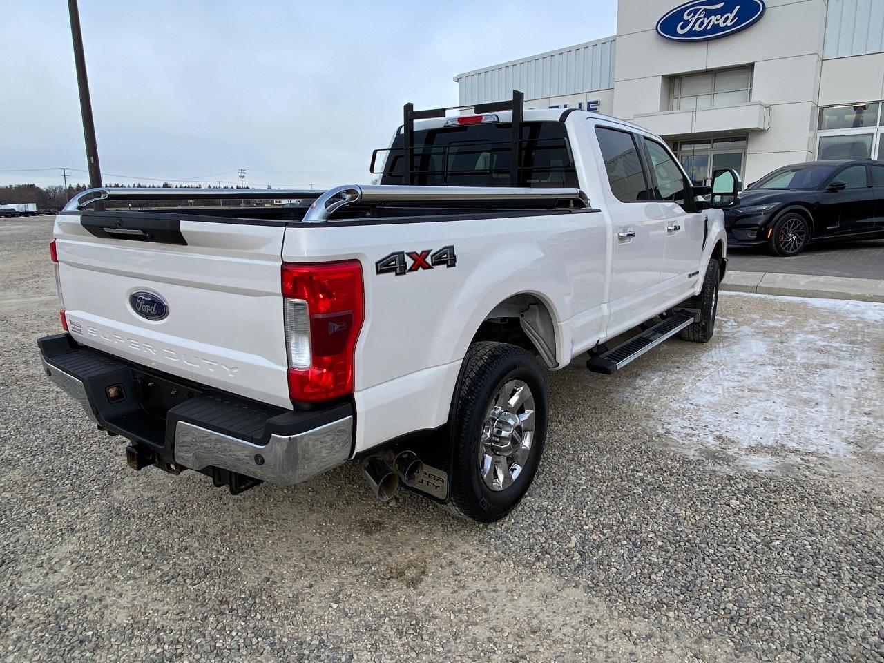 2018 Ford F-350 Lariat 4x4 Crew Cab Photo5