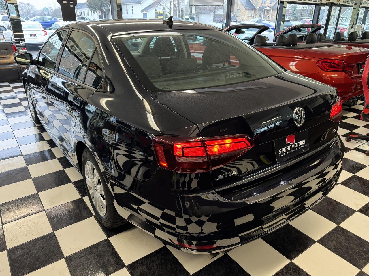 2016 Volkswagen Jetta Trendline+Camera+ApplePlay+HeatedSeats Photo2