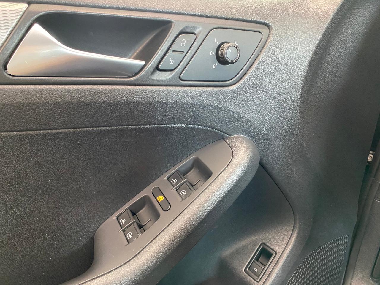 2016 Volkswagen Jetta Trendline+Camera+ApplePlay+HeatedSeats - Photo #57
