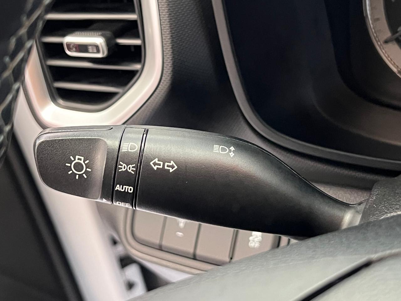 2021 Hyundai Venue Trend+Remote Start+Roof+ApplePlay+Heated Seats+CAM - Photo #46