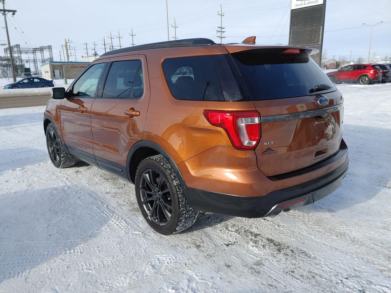 2017 Ford Explorer XLT - Photo #4