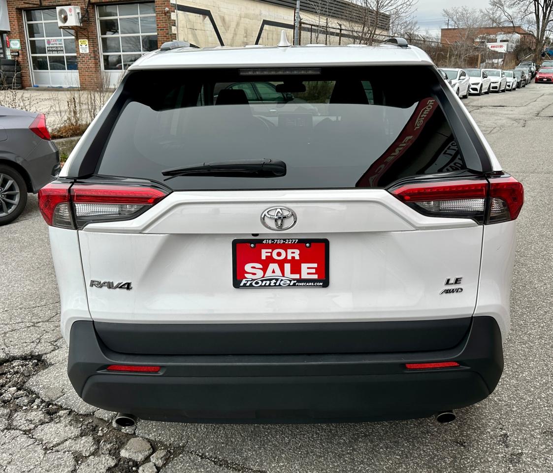 2021 Toyota RAV4 LE AWD Photo4