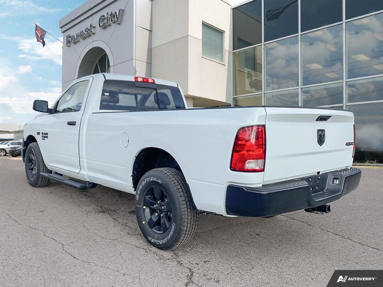 2023 RAM 1500 Classic TRADESMAN Photo2