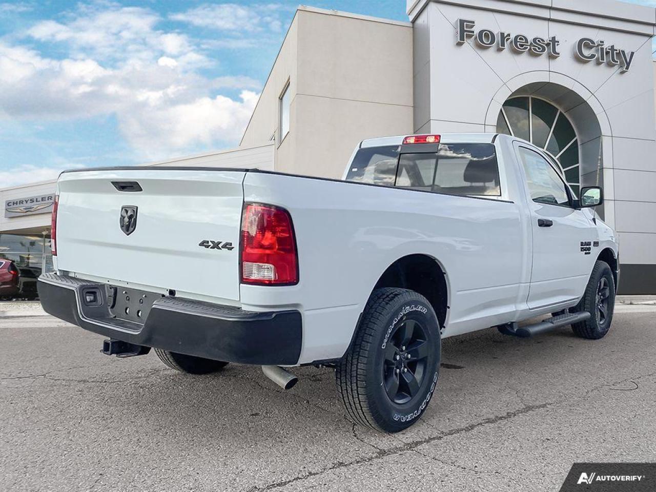 2023 RAM 1500 Classic TRADESMAN Photo4