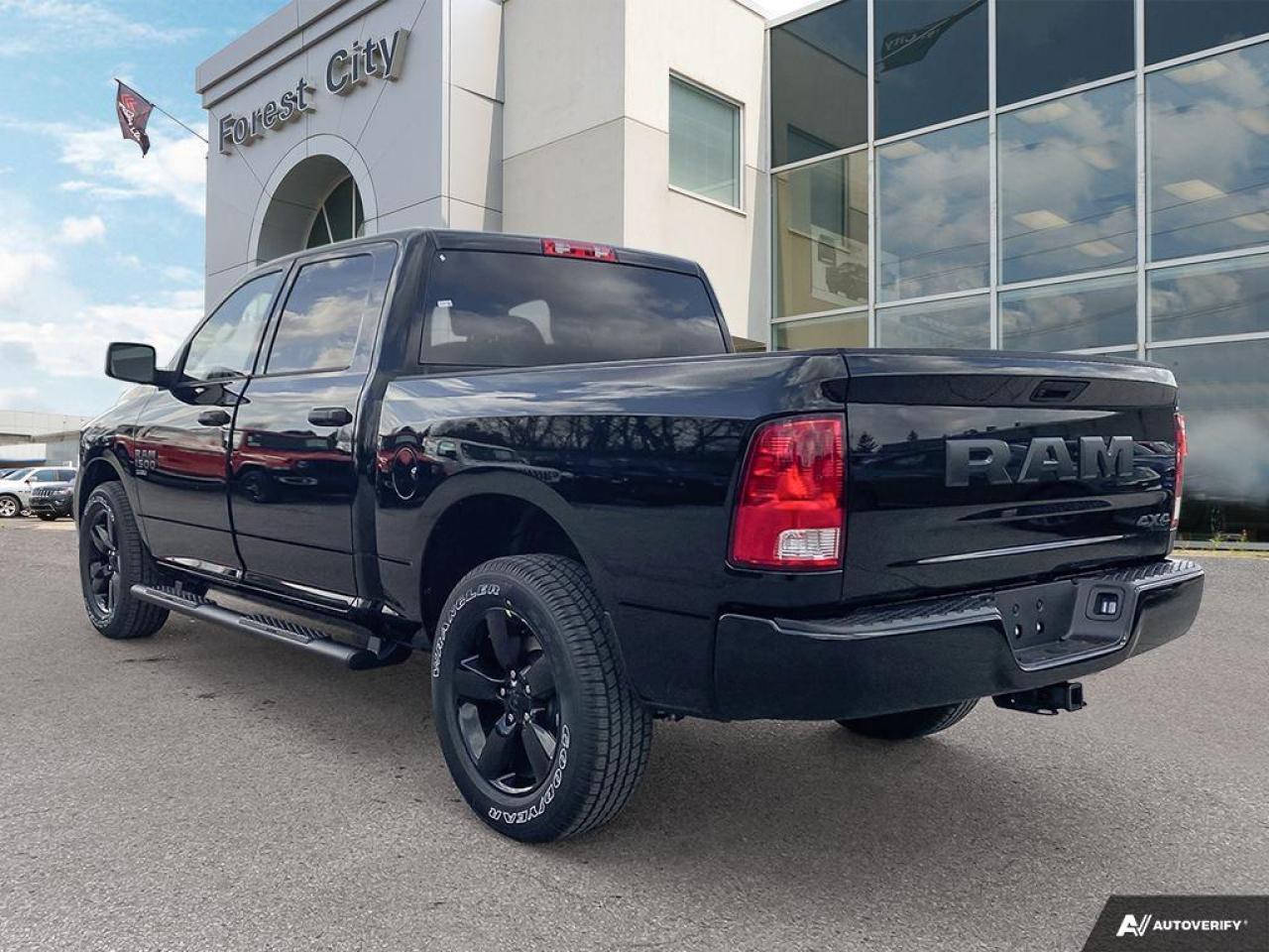 2023 RAM 1500 Classic TRADESMAN Photo2