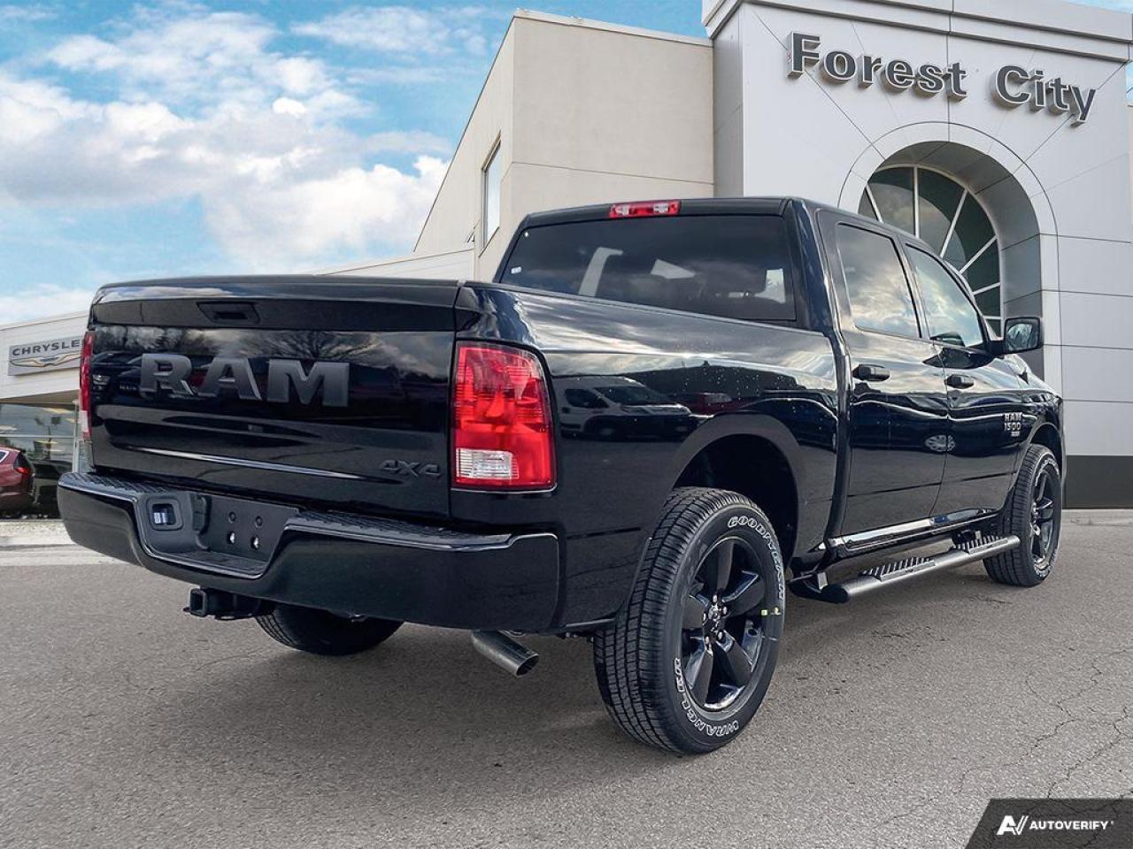 2023 RAM 1500 Classic TRADESMAN Photo4