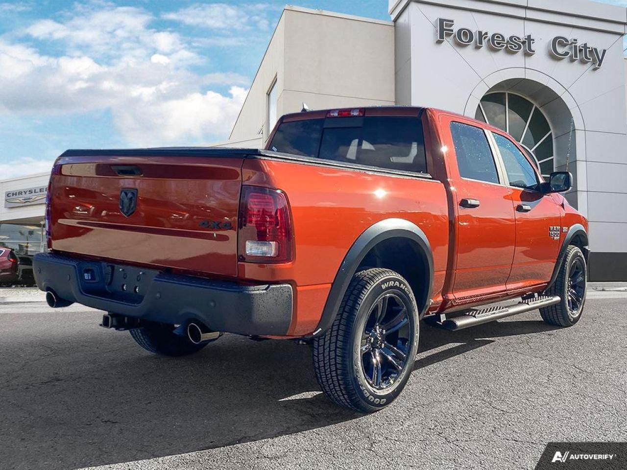 2023 RAM 1500 Classic SLT Photo4