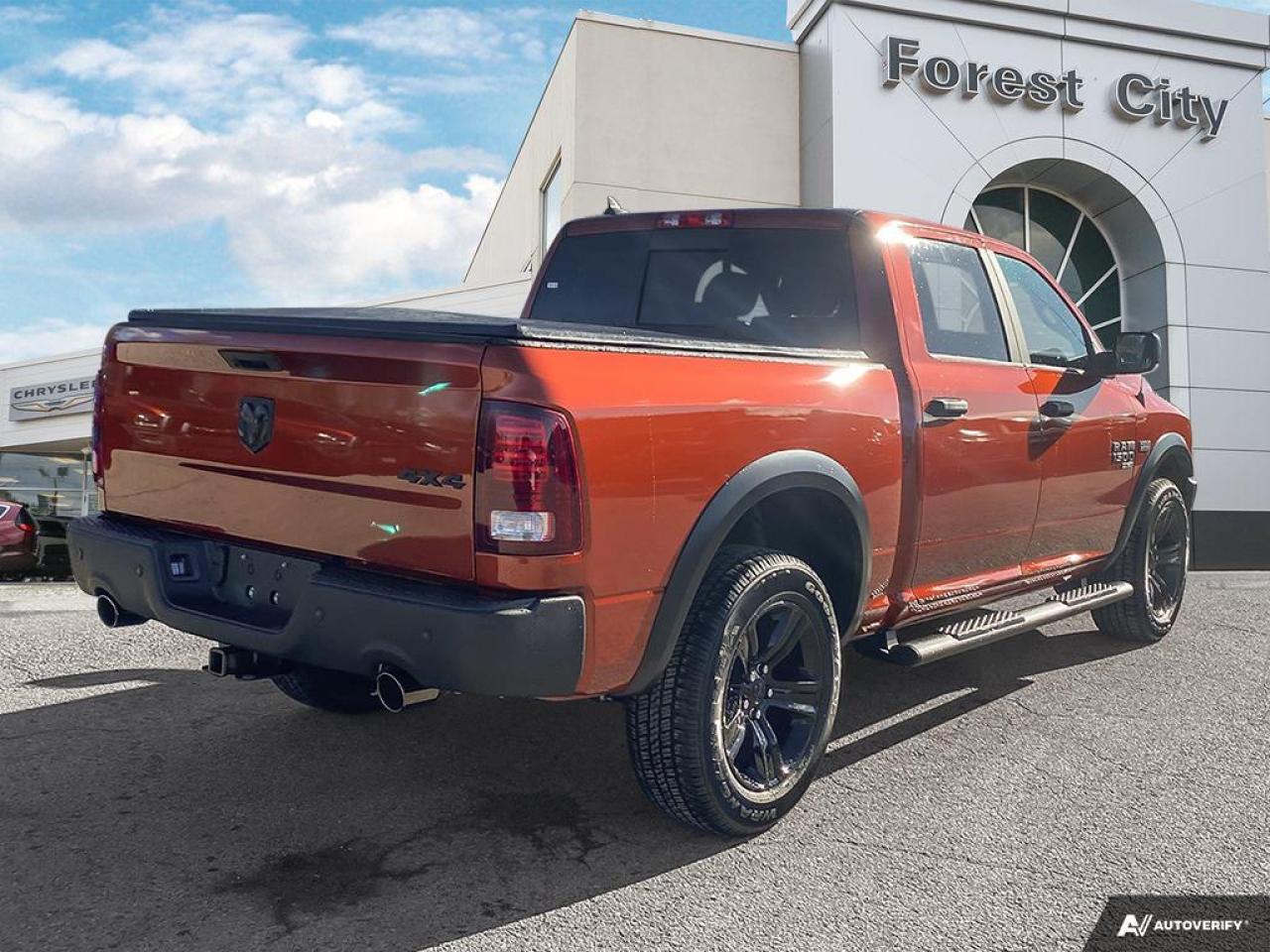 2023 RAM 1500 Classic SLT Photo4