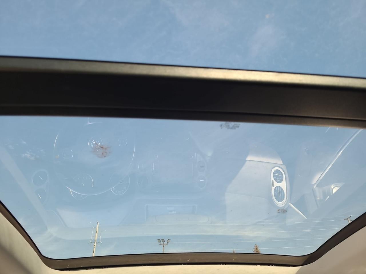 2012 Volkswagen Tiguan 4dr Auto Highline 4Motion Clean CarFax Trades OK! Photo4