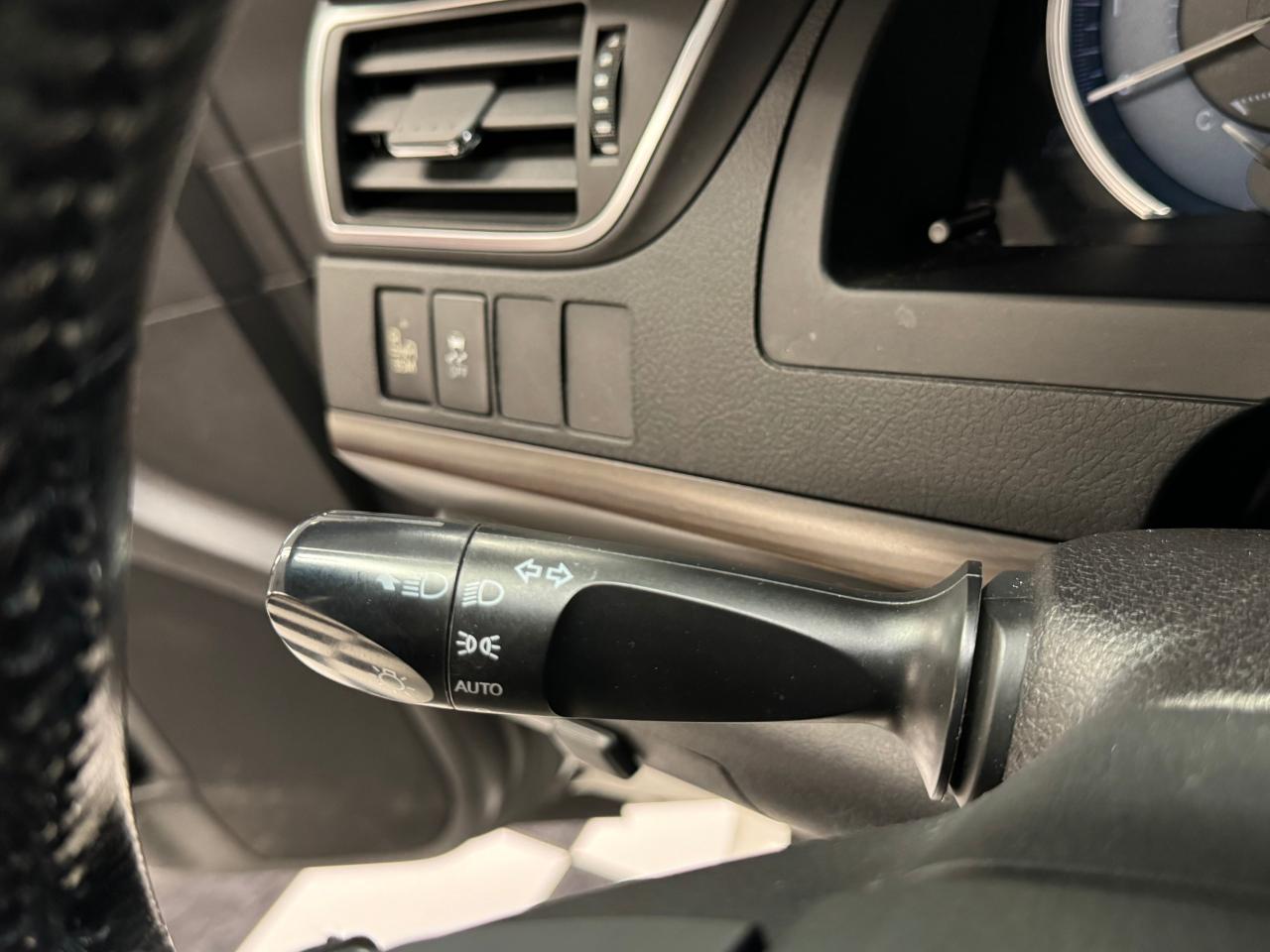 2016 Toyota Camry XLE+Heated Leather+Sunroof+GPS+Camera+Blind Spot - Photo #43