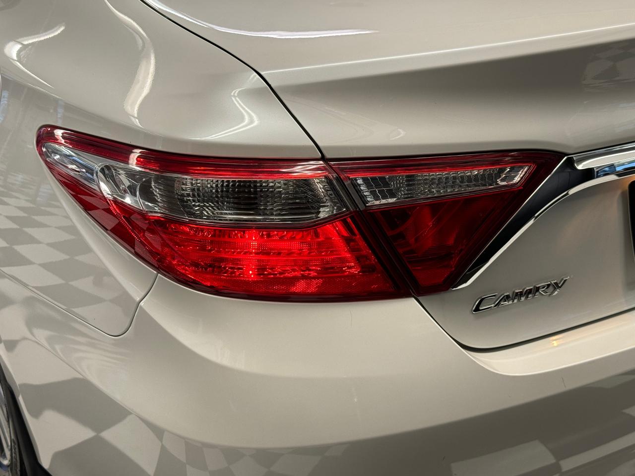 2016 Toyota Camry XLE+Heated Leather+Sunroof+GPS+Camera+Blind Spot Photo114