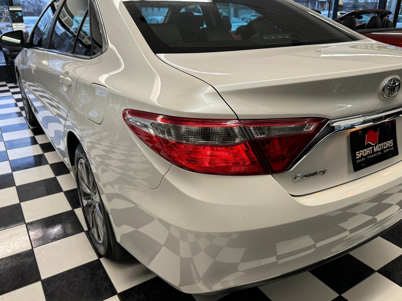 2016 Toyota Camry XLE+Heated Leather+Sunroof+GPS+Camera+Blind Spot - Photo #35